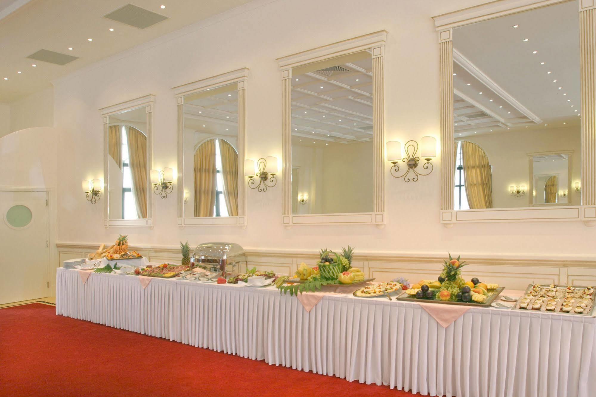 Palace 4*