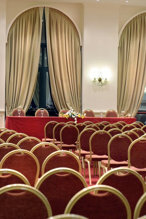 Palace 4*